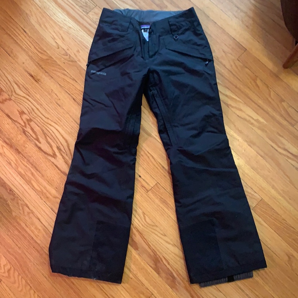 Patagonia Womens Snow Pants in Black- Medium.